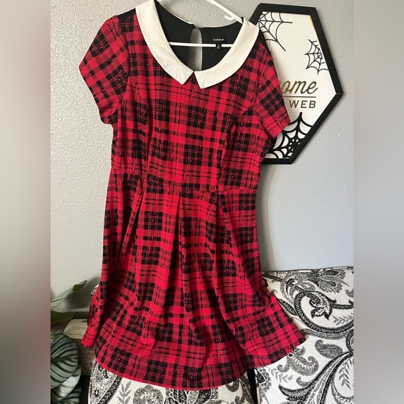 torrid Dresses & Skirts - Torrid Red and Black Plaid Dress with White Collar
